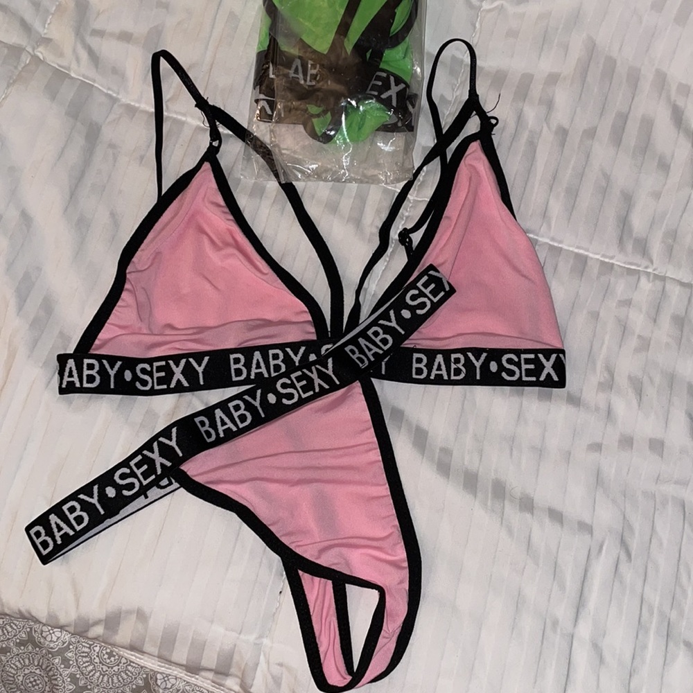 Lingerie - Picture 2 of 2
